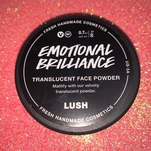 Lush Emotional Brilliance translucent powder